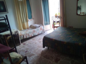 Room in Guest room - Large Room For five people, Taormina